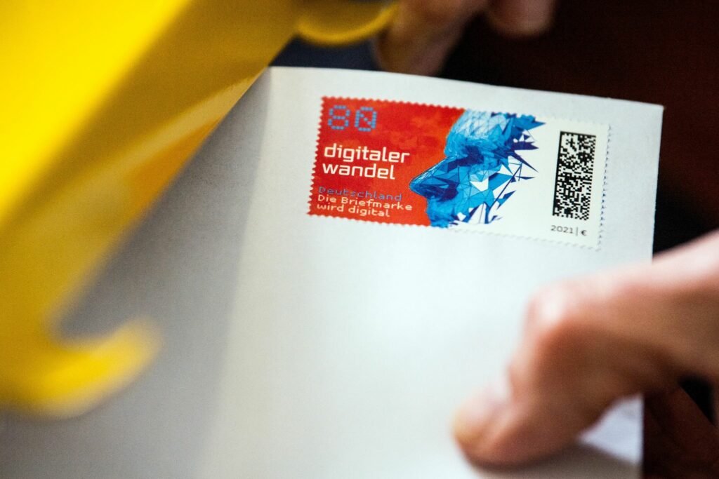 Post bringt die erste Briefmarke mit Matrixcode