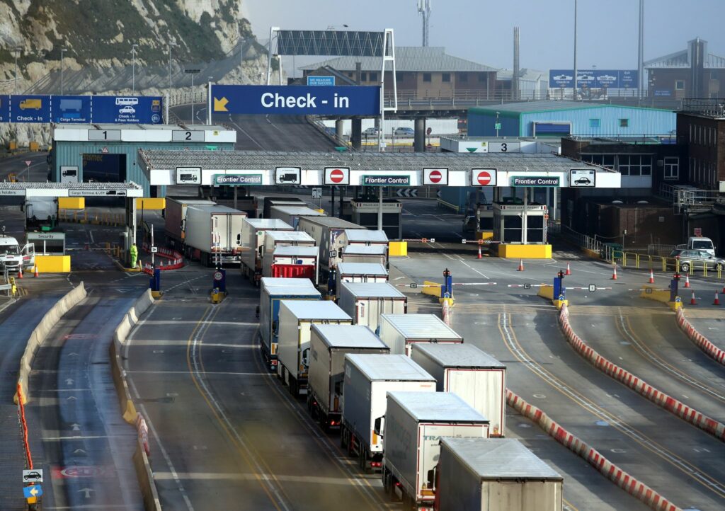 Brexit macht Handel zu schaffen: Wartezeiten für Lkw-Fahrer