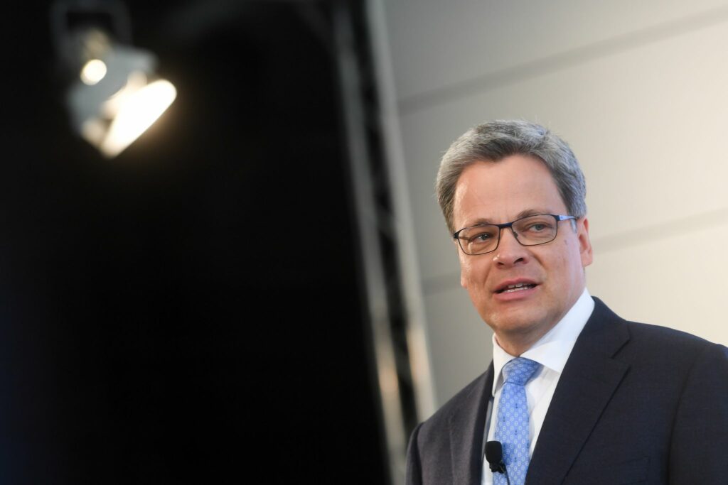 Neuer Commerzbank-Chef treibt Umbau voran