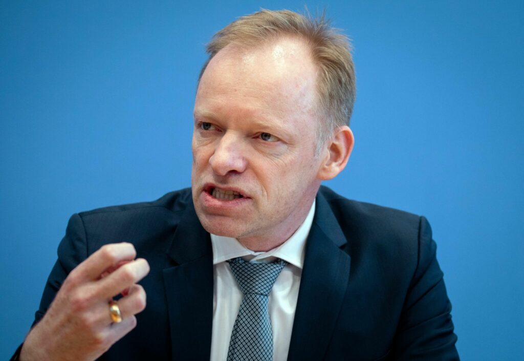 Studien: Nach Lockdown-Ende keine schnelle Erholung