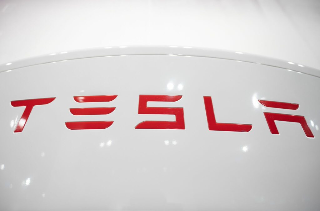Tesla bricht Rekorde – Musk erwartet «schwierige Rezession»