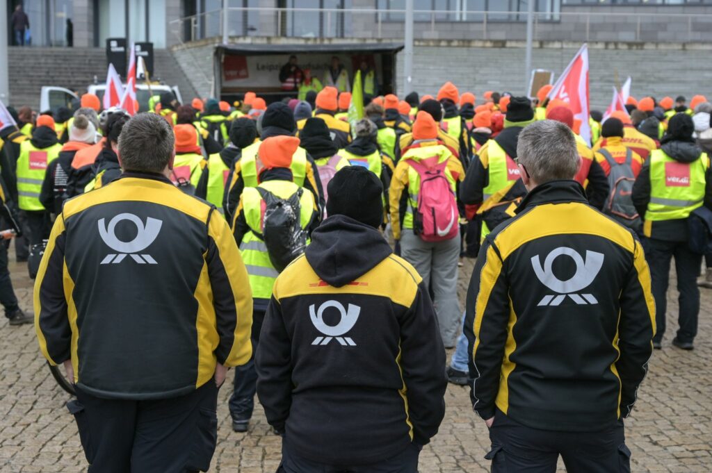 Warnstreiks bei der Post: Jedes fünfte Paket bleibt liegen