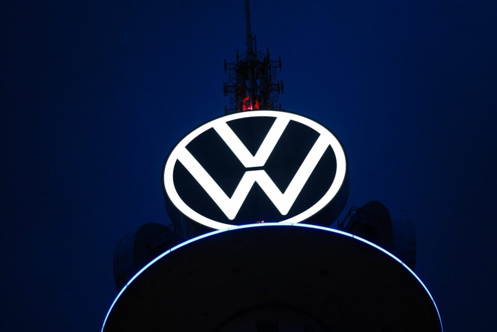 VW: Teile von eigenem Betriebssystem in neuen Fahrzeugen