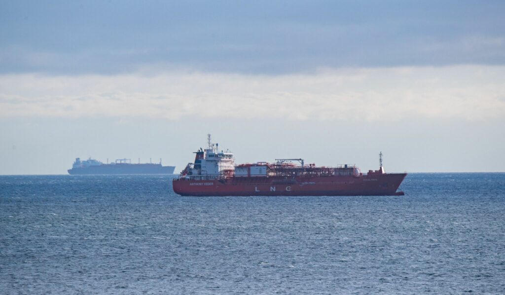 Deutsche Umwelthilfe geht gegen LNG-Pläne bei Rügen vor