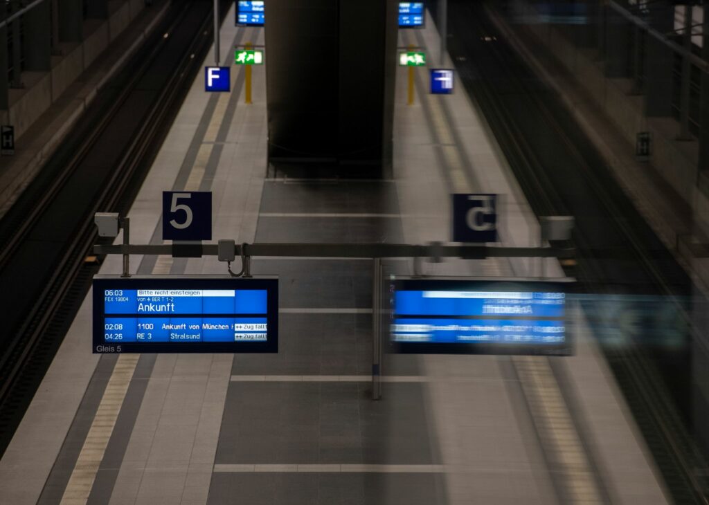 Was Reisende über den bundesweiten Warnstreik wissen sollten