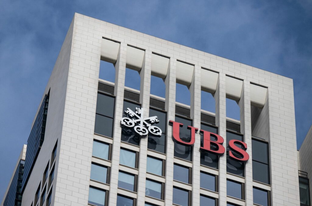 UBS profitiert von neuen Kunden – Quartalsgewinn halbiert
