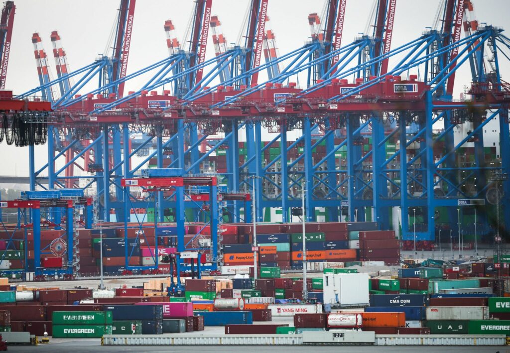 Warenumschlag im Hamburger Hafen weiter rückläufig