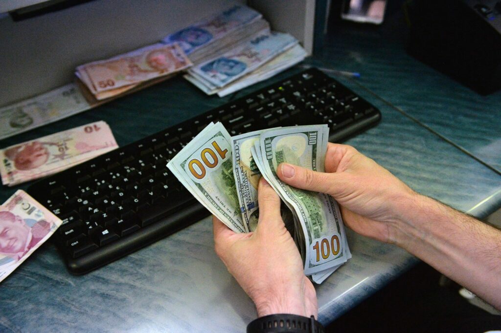 Türkische Lira sinkt auf neue Tiefs