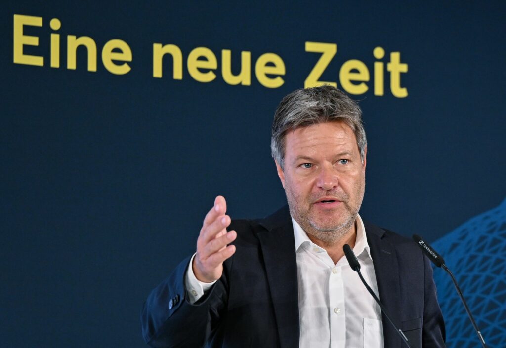 Habeck will Vorschlag für Reform der Netzentgelte machen