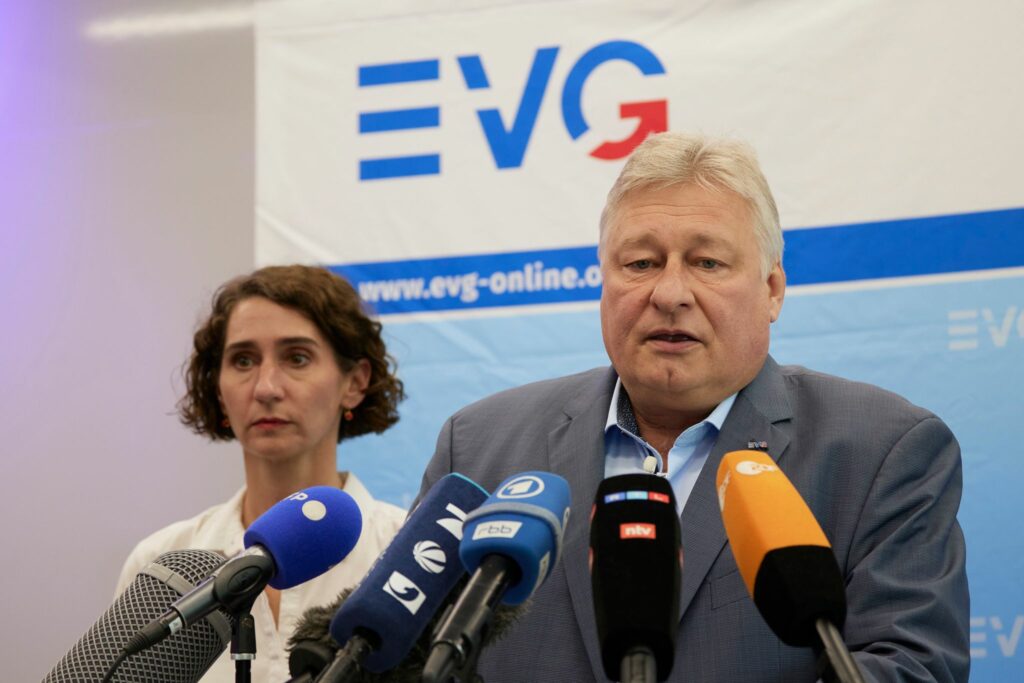 Zitter-Sommer für Bahnreisende – Streik-Gefahr steigt
