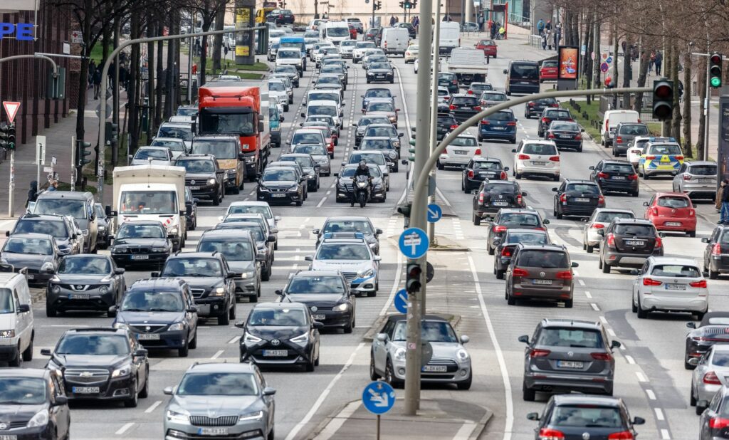Autos werden leiser – Stromer offiziell überraschend laut
