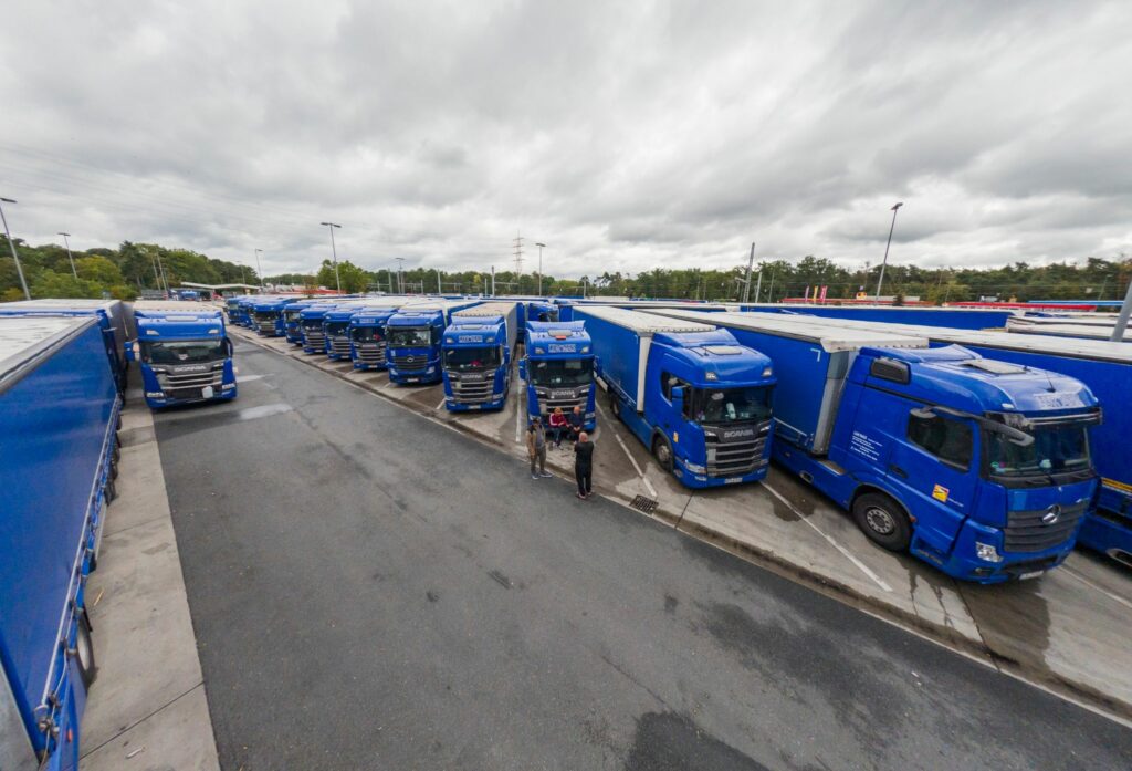 Streik von Lkw-Fahrern führt zur Parkplatzsperrung
