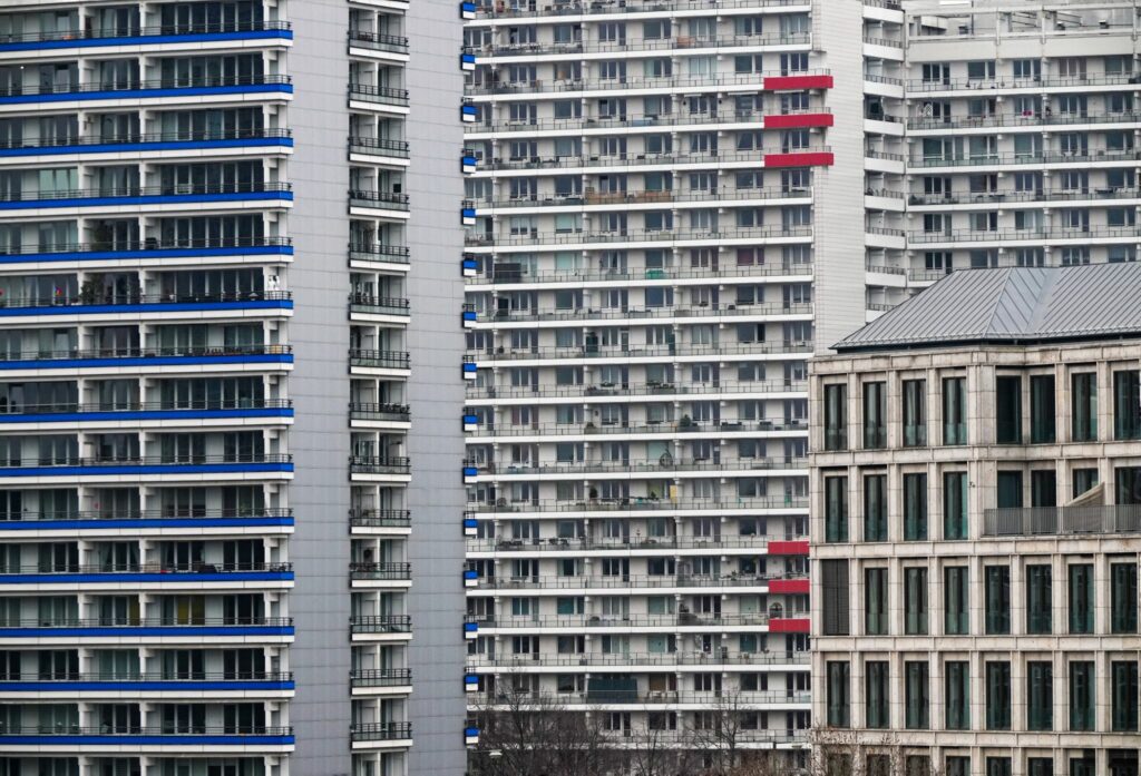 Immobilienpreise sinken kaum noch – Mieten steigen