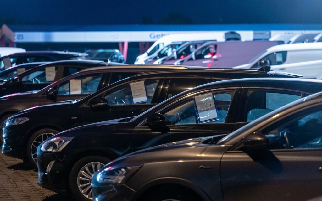 Studie: Mehr Rabatt bei Verbrennern, Preisschock bei E-Autos