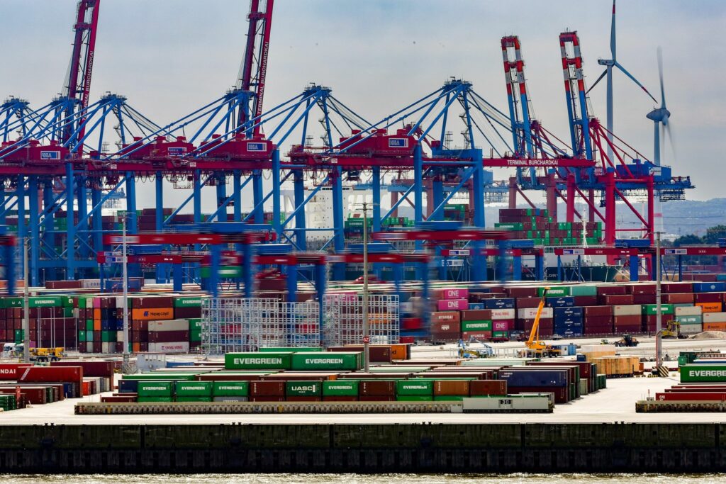 Exporteure zu Beginn der zweiten Jahreshälfte im Minus
