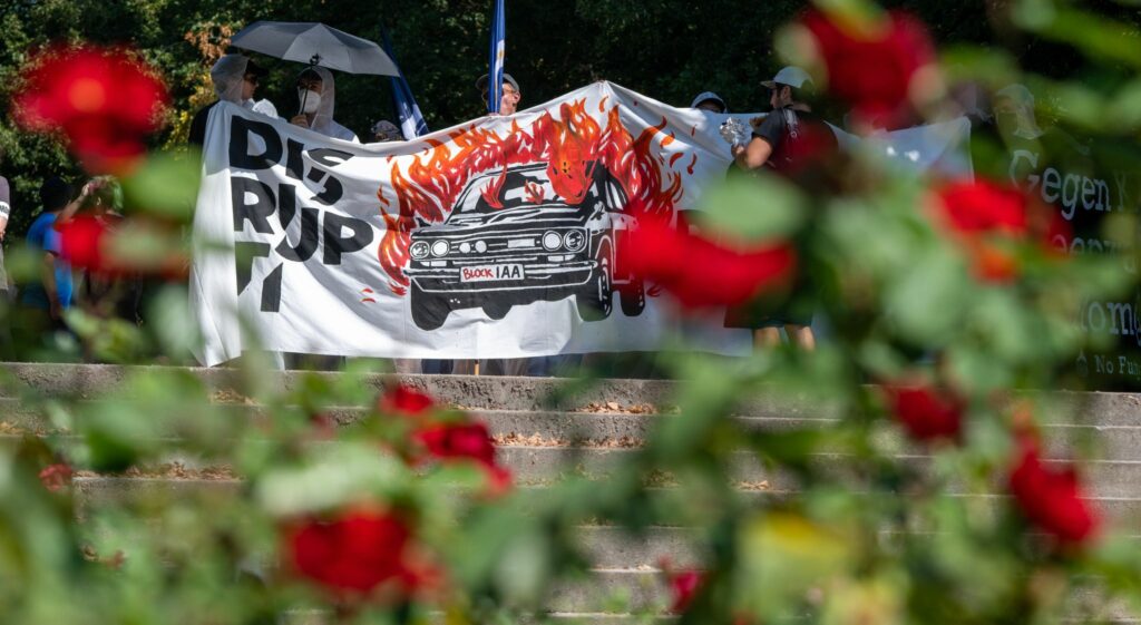 Friedlicher Protest zum IAA-Abschluss