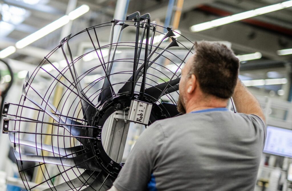 Ifo: Materialmangel in der Industrie geht weiter zurück