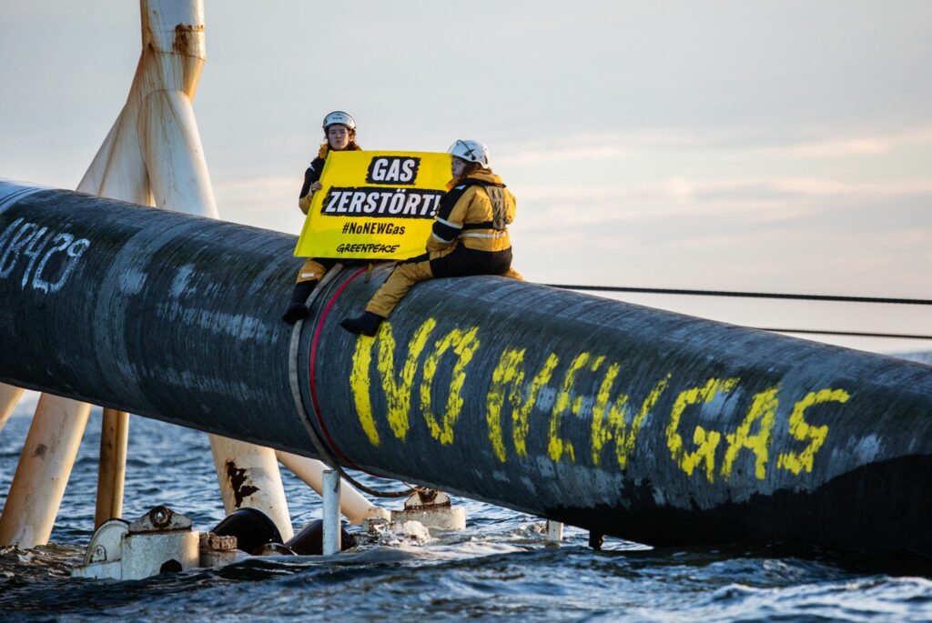 Polizei geht gegen Greenpeace-Aktivisten vor