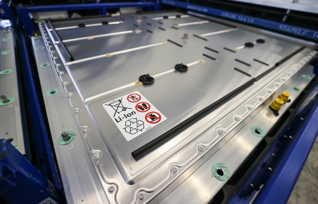 VW und Umicore bauen Werk für Batteriekathoden in Polen