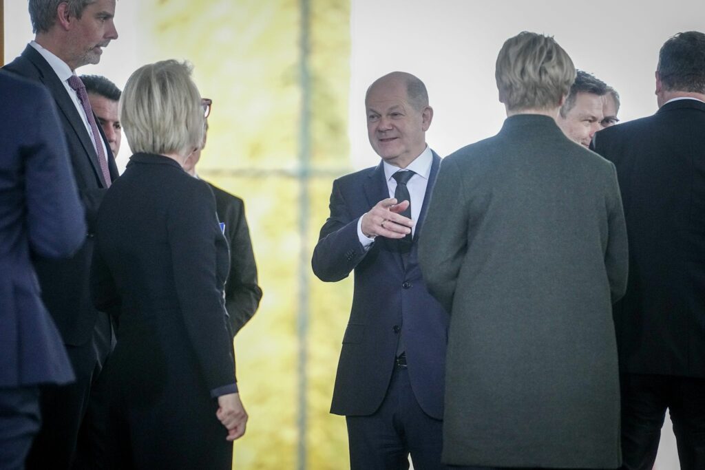 Experten: Wirtschaft kommt 2024 nur langsam in Tritt