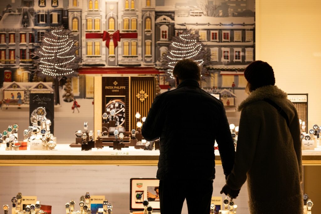 Viele Verbraucher wollen bei Weihnachtsgeschenken sparen