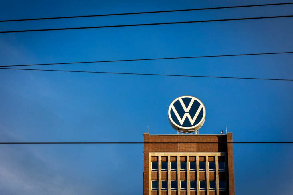 VW peilt deutliche Kostensenkung in Verwaltung an