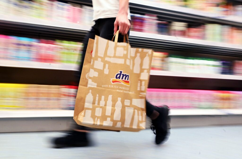 Drogeriemarktkette dm verbucht im Jubiläumsjahr sattes Plus