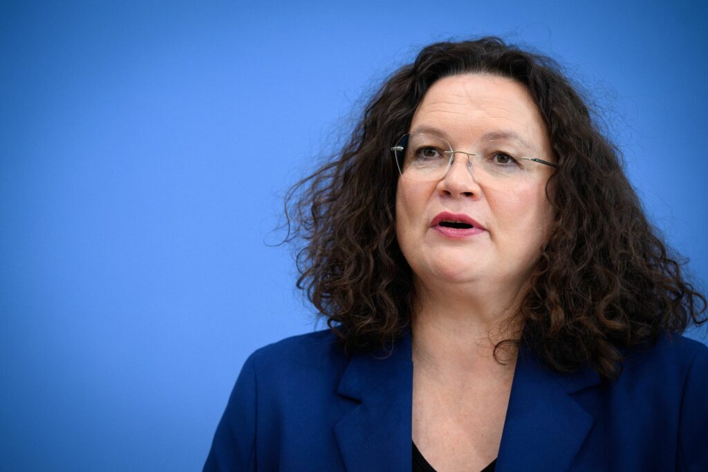 Zahl der Arbeitslosen in Deutschland sinkt leicht