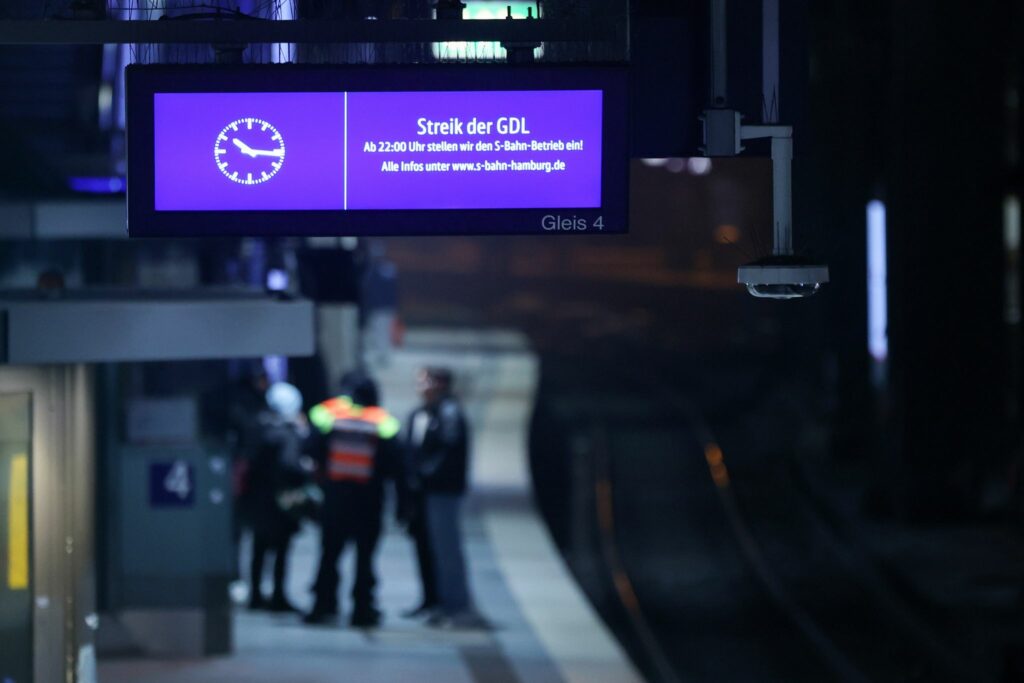 Zweiter GDL-Warnstreik legt Teile des Bahnverkehrs lahm
