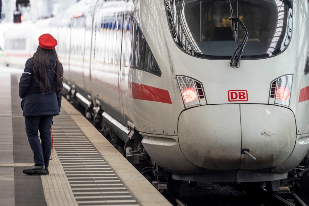 Bahn rechnet nach GDL-Warnstreik mit vollen Zügen am Samstag