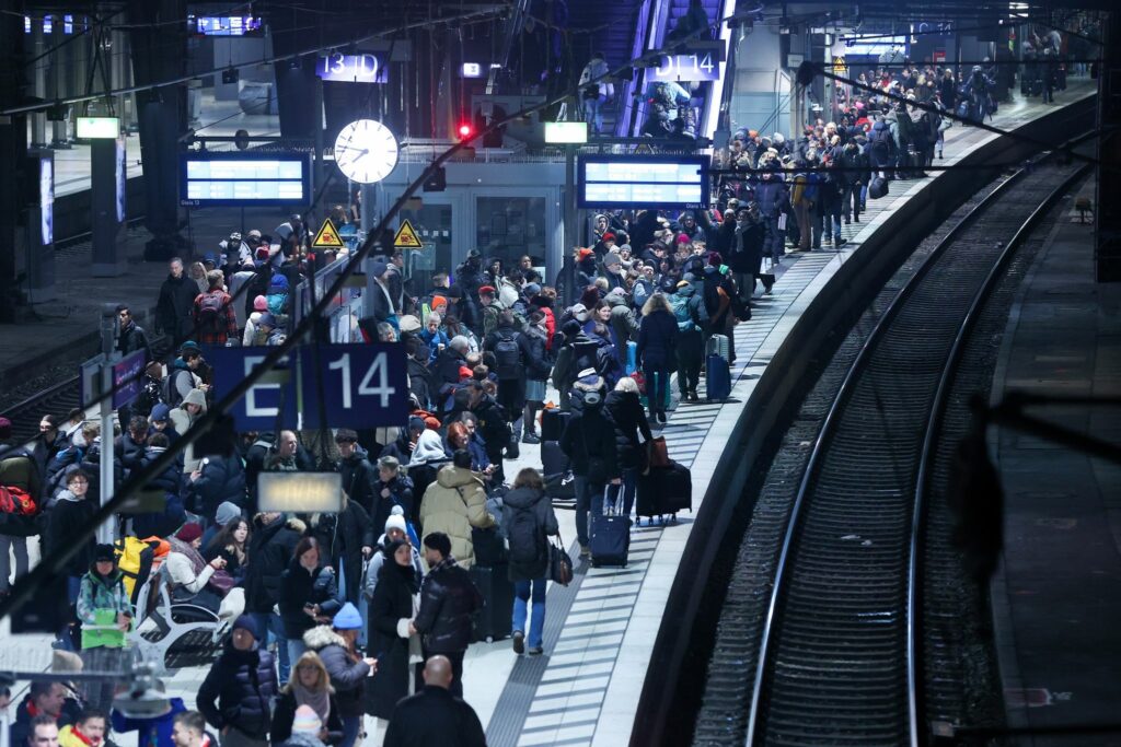 Bahnverkehr läuft nach Warnstreik wieder