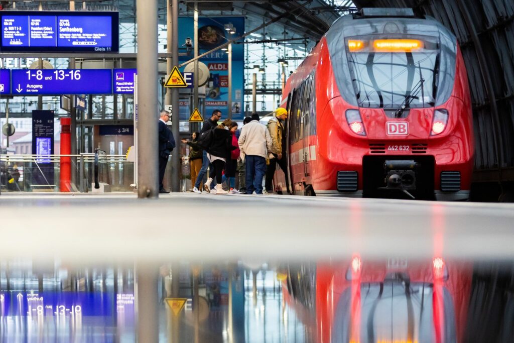 Bahn kündigt wegen Lokführerstreik Notfahrplan an