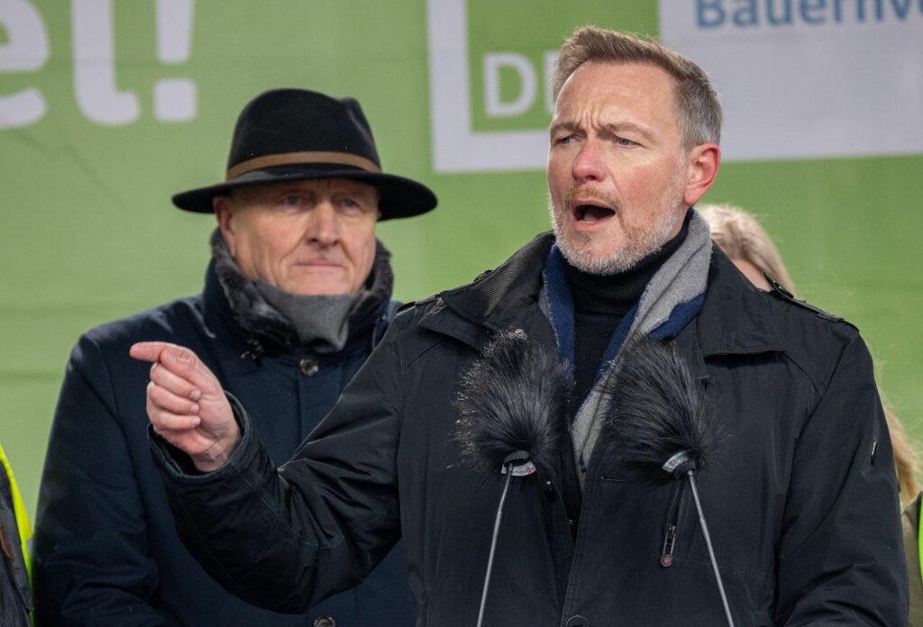 «Hau ab!» – Finanzminister Lindner bei Bauerndemo ausgebuht