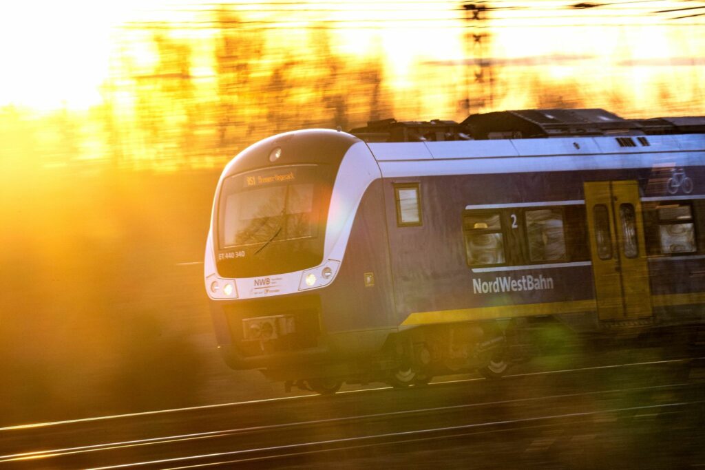 ADAC-Umfrage: Hier sind Bahn- und Buskunden meist zufrieden