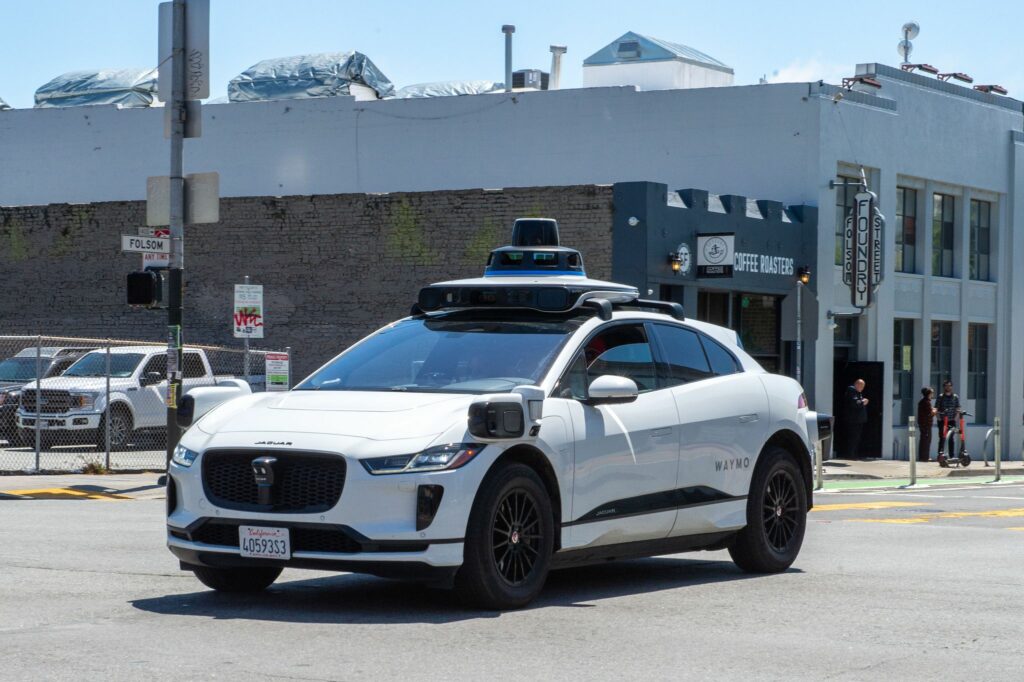 Selbstfahrendes Auto in San Francisco angezündet