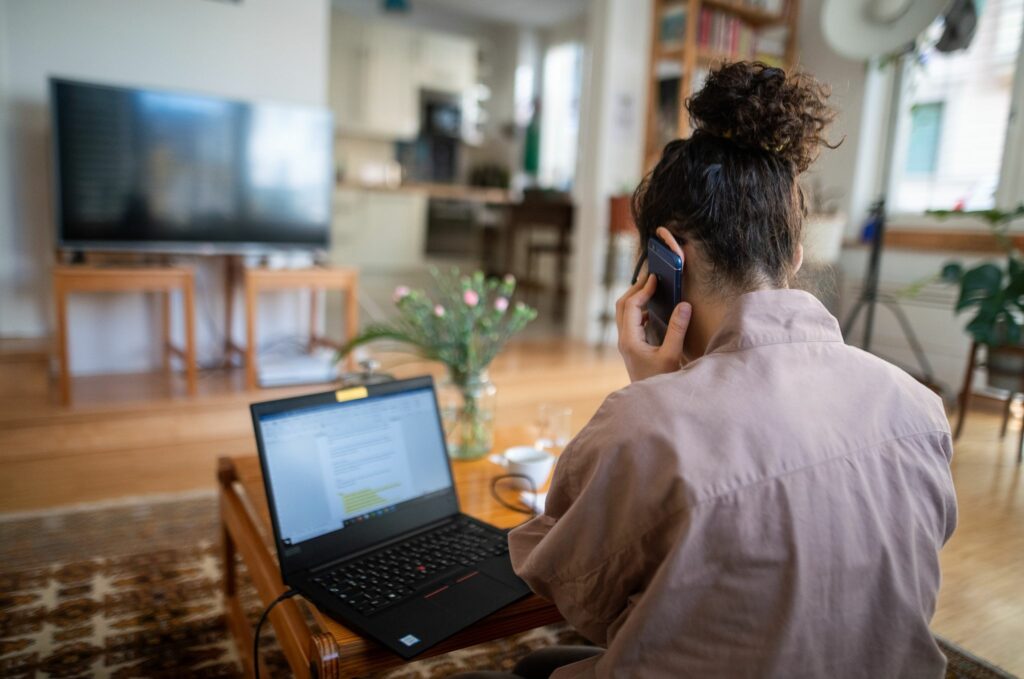 Angestellte sehen in Homeoffice kein Problem für Karriere