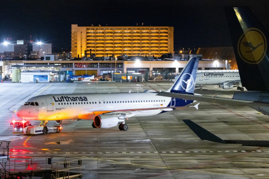Erneuter Verdi-Warnstreik hält Lufthansa am Boden