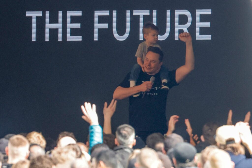 Besuch in Grünheide: Musk stärkt Beschäftigten den Rücken