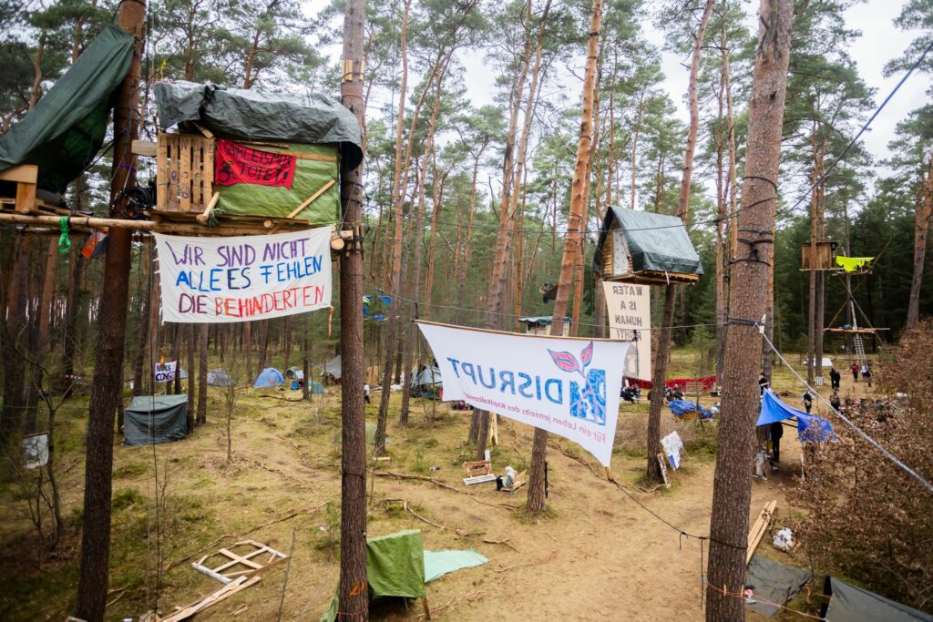 Tesla-Gegner dürfen Protestcamp vorerst weiterführen