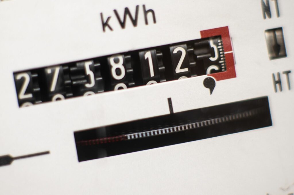 Strom und Gas trotz Preisrückgang teurer als vor Krise