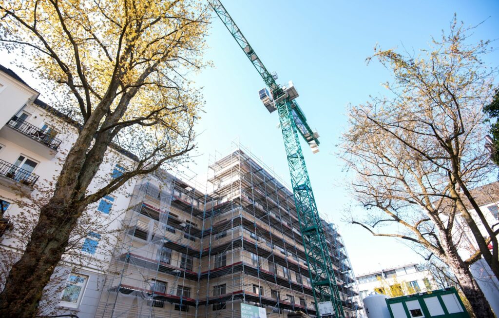 Baubranche: Wohnungsmarkt wird zum Nadelöhr für Arbeitsmarkt