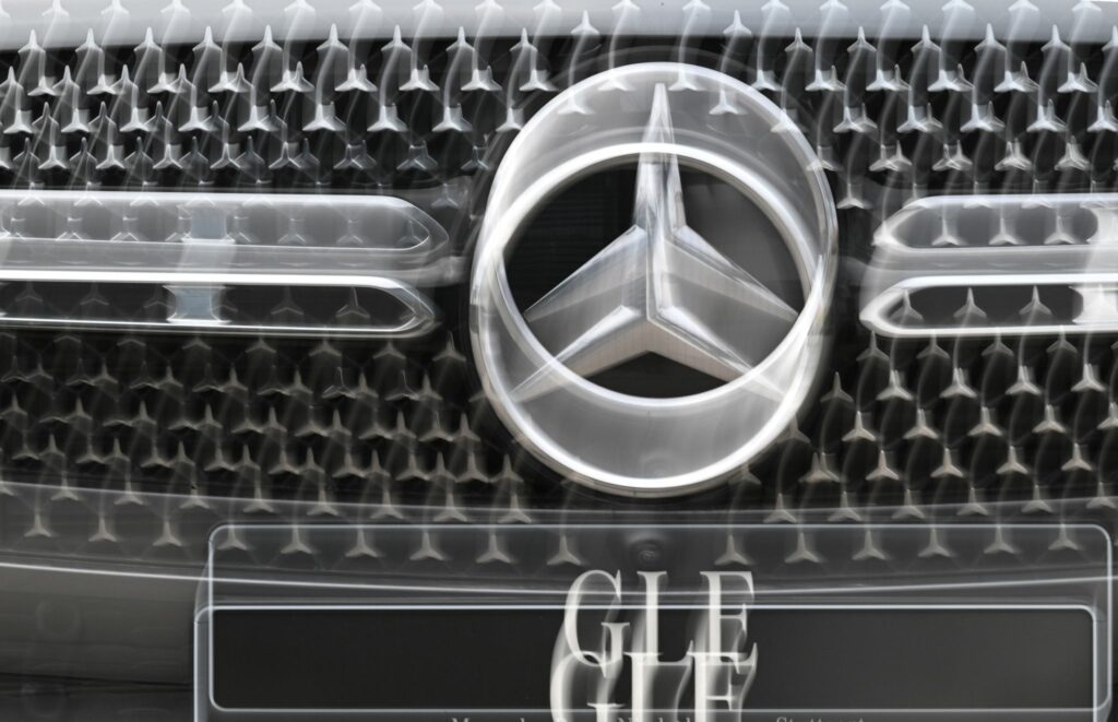 Mercedes-Benz ruft weltweit rund 261.000 SUVs zurück