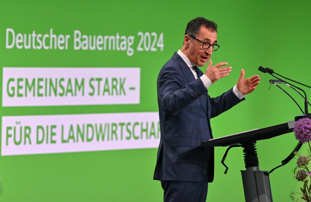 Özdemir für kleine Mehrwertsteuer-Anhebung bei Fleisch