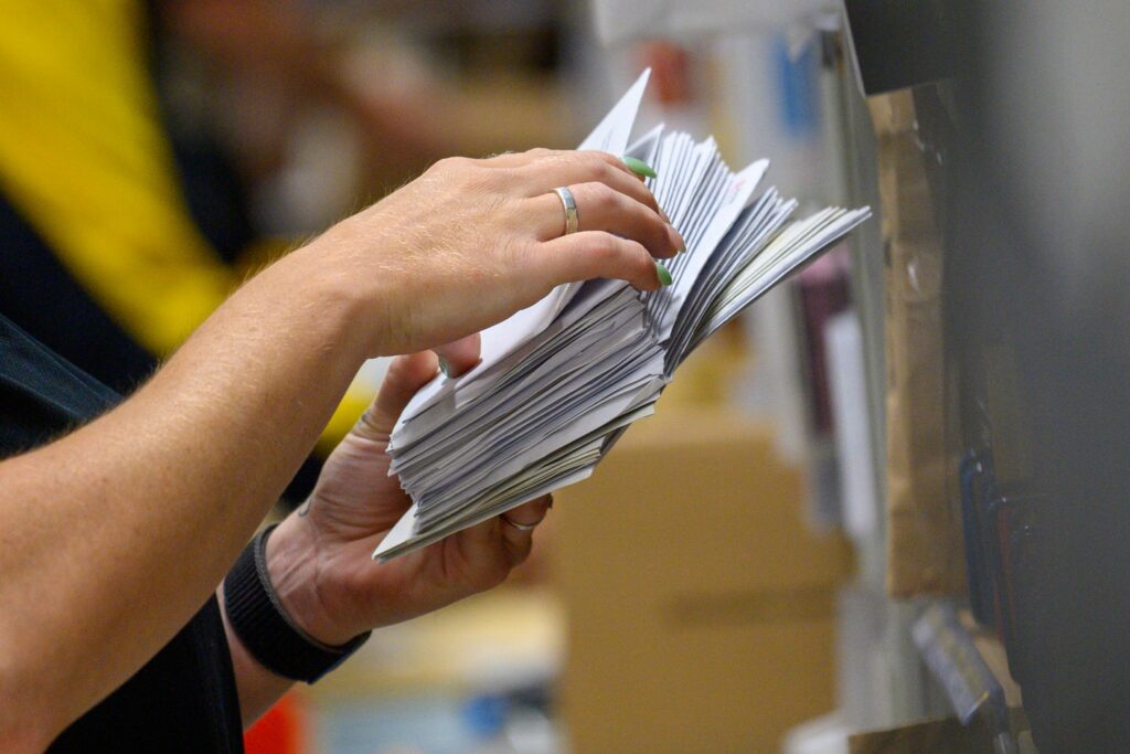 Der Portoerhöhung sei Dank: Post-Geschäft zieht an