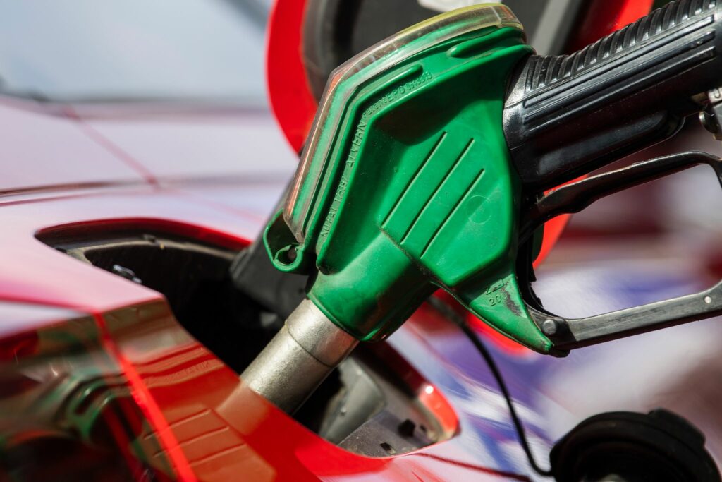 Absturz der Ölpreise kommt nicht an der Tankstelle an