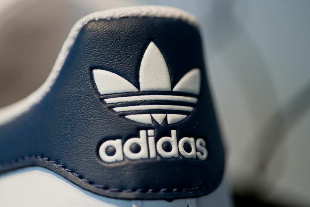 Starker Jahresauftakt für Adidas sorgt für Plus im Dax