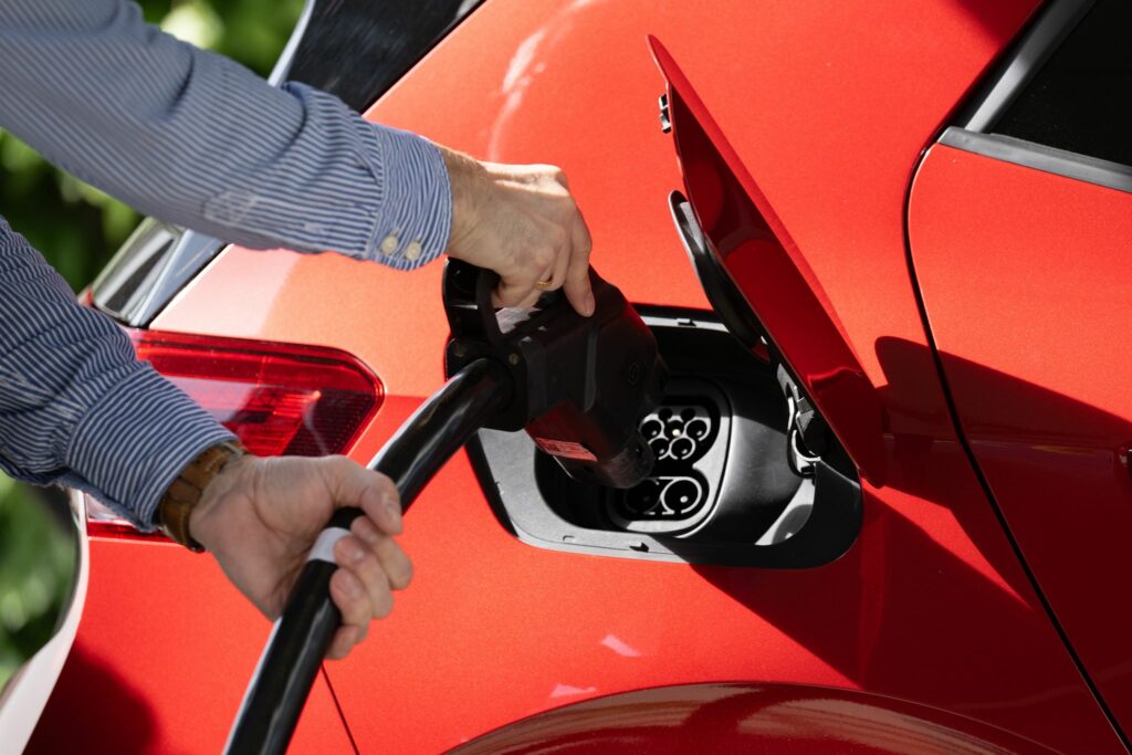 E-Auto-Käufer vertrauen deutschen Marken – auch im Ausland