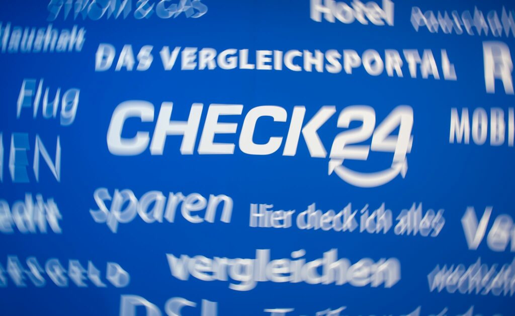 Check24 darf Versicherungen vorerst weiter Noten geben