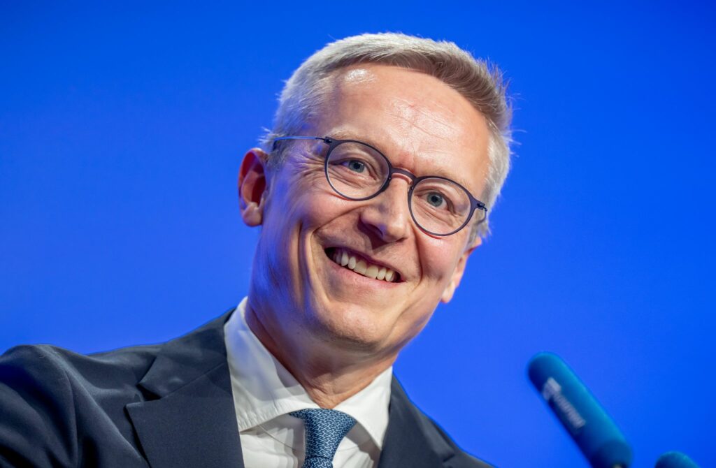 Minister: Ausweis fürs Smartphone kommt in anderthalb Jahren