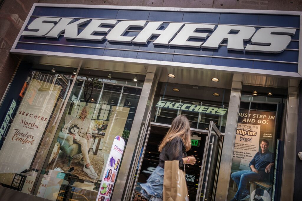 Skechers geht für Milliarden an Investmentfirma